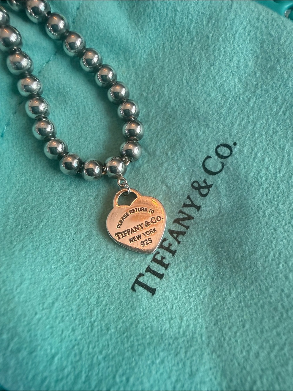 Tiffany & Co. Silver Bead Bracelet with Heart Tag on Turquoise Pouch - Picture 4 of 8